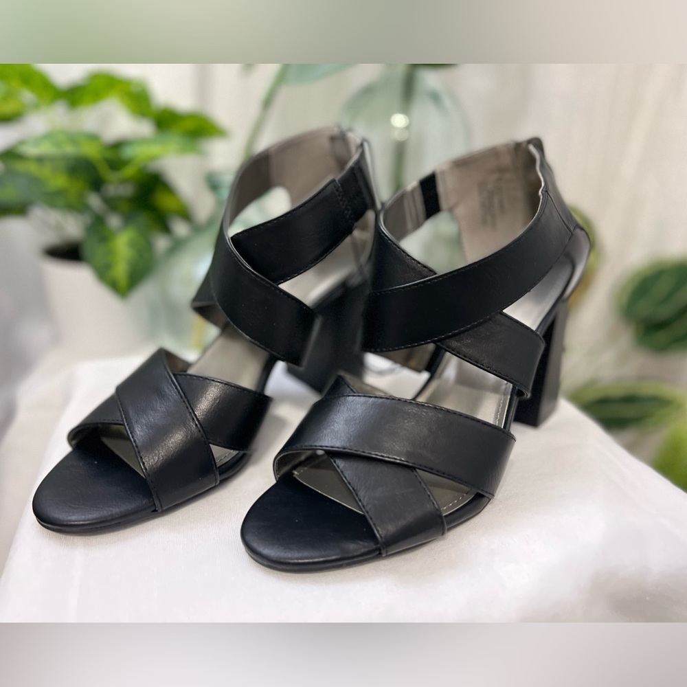 SOLD Worthington Bassett black high heels size 9M NWT